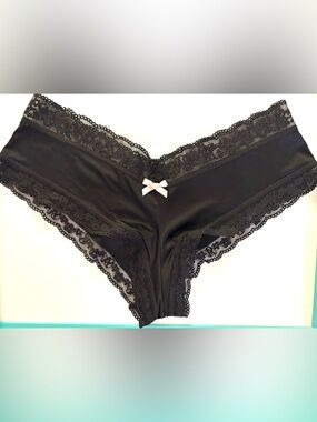 Very Sexy Lace Cheeky Panty, Front bow and lace trim size M